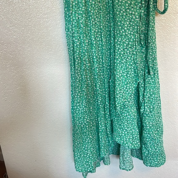 Old Navy green floral wrap dress - Picture 5 of 9